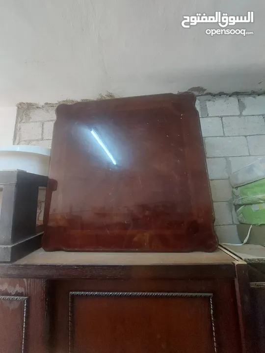طاولة وسطيه