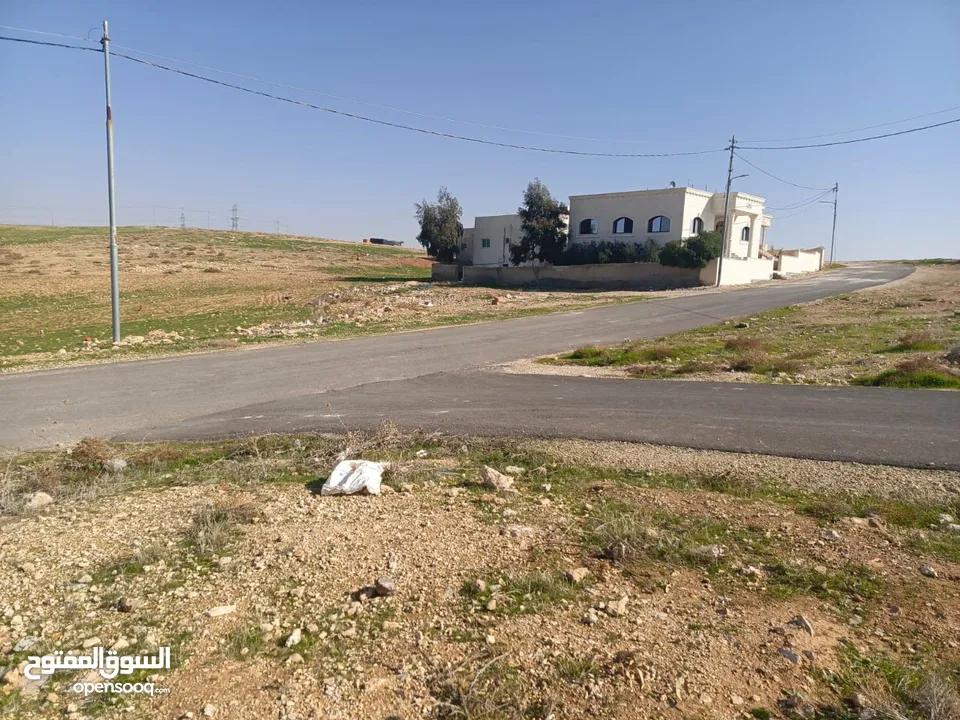 أرض البيع منطقة البيضاء حوض الحميدين 500متر بسعر مغري تبعد عن جمرك عمان الجديد كيلو ومائة
