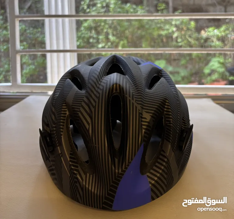 خوذات خفيفة للدراجات و التزلج Light helmets for bicycling and roller skating