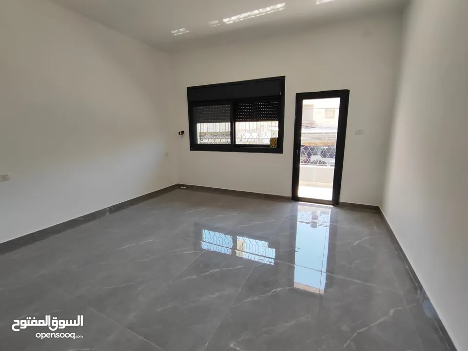 شقة للإيجار – الرام  أول نزول الكسارات قرب سوبر ماركت السلايمة