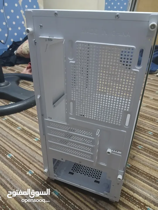 كيس ابيضg35+ثلاثة مراوح لون ابيض RGB