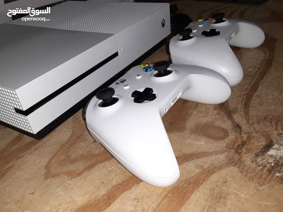 Xbox One S with two controllers