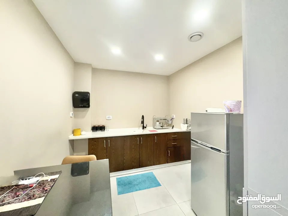 مركز تجميل للبيع مع معدات حديثة