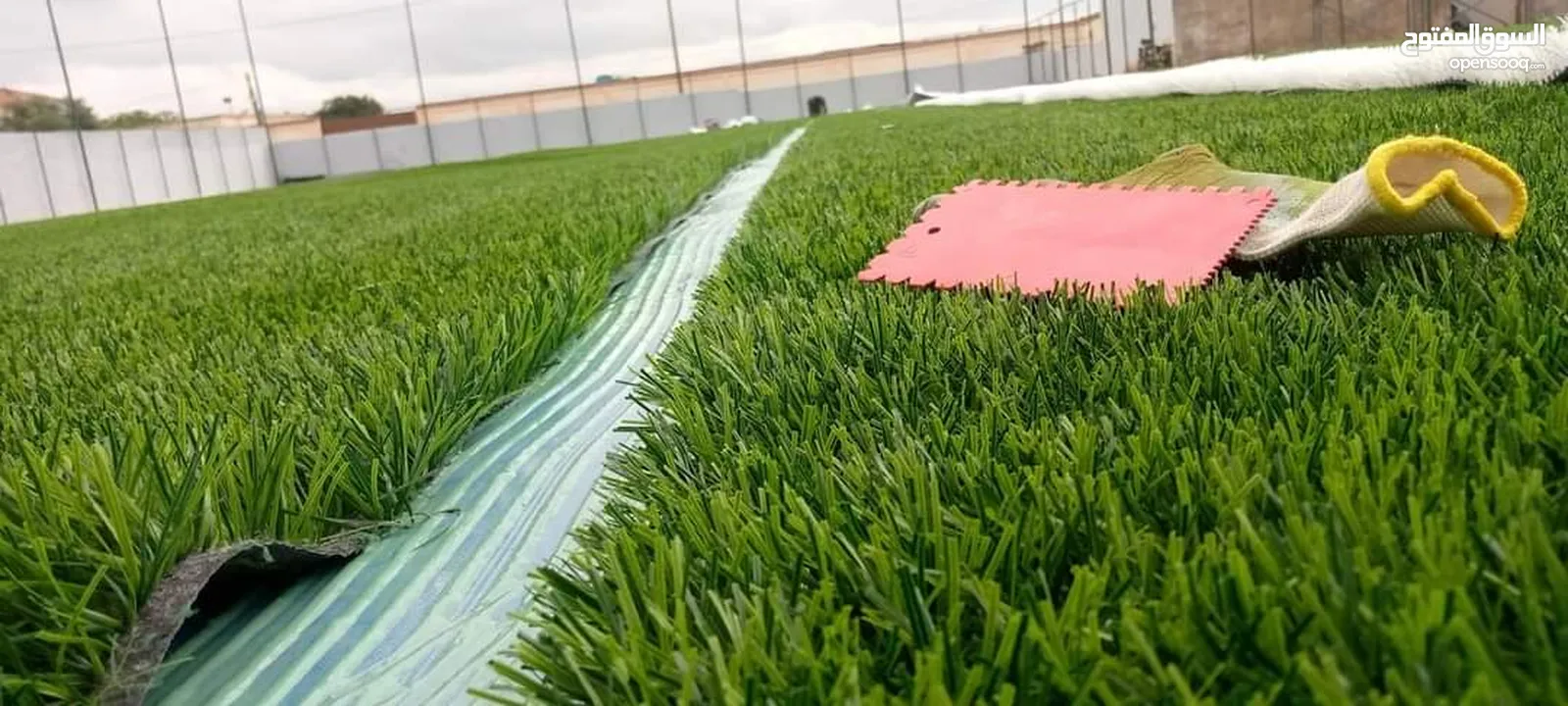 عشب صناعي واكسسوارات الملاعب