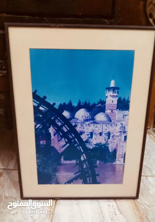 لوحات  رسم زيتي.. وتطريز