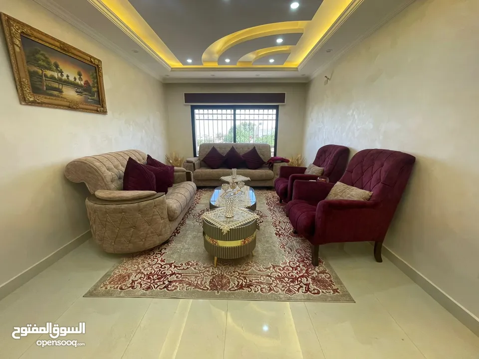 طقم كنب فاخر للبيع بحال الجديد