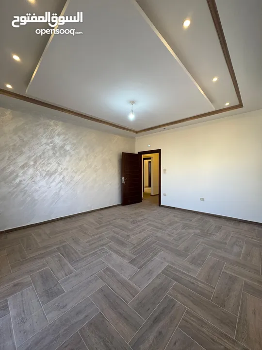 شقة جديدة لم تسكن بمساحة 300م