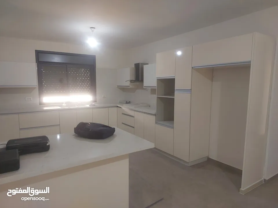 للايجار شقه مدخل خاص شبه ارضي البالوع قرب JAWWALL