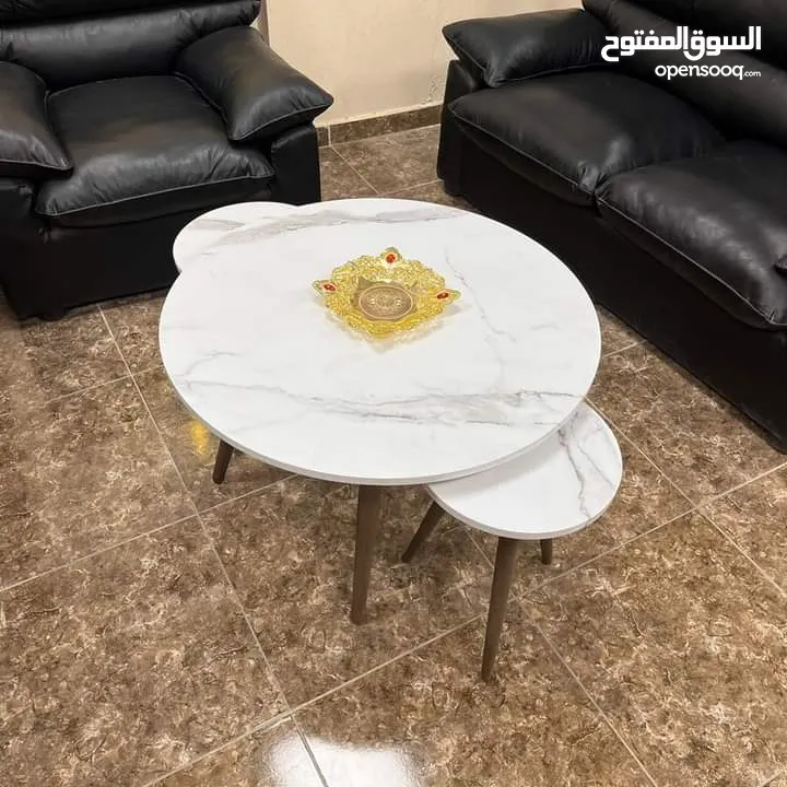 طاولات وسط وسيرفس متوفره  بعدة أشكال متنوعه منها مدور ومستطيل ومربع واحجام مختلفه وعده قياسات