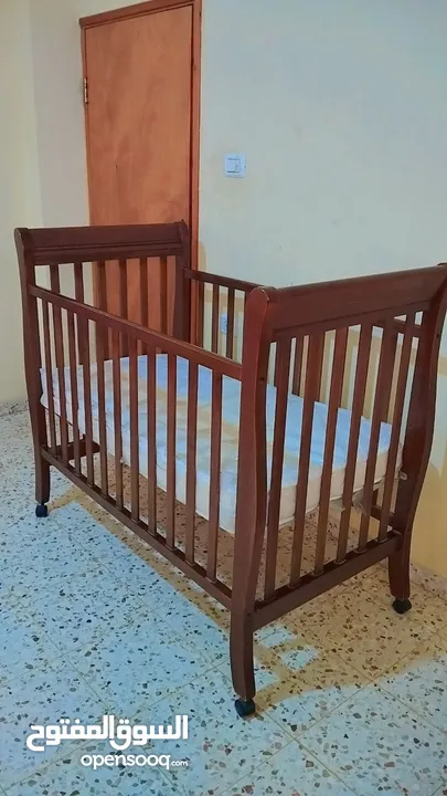سرير بيبي وآطفال من عمر شهور ل عمر 3سنين استعمال سنه فقط