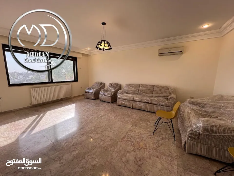 شقة طابقية فارغة للايجار جبل عمان مساحة 320م طابق ثاني اطلالة جميلة تشطيب سوبر ديلوكس