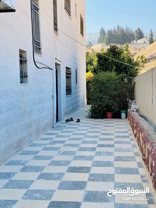 فيلا للبيع في صافوط طابقين وتسوية  الأرض 750m / مسطح البناء 600m / بناء حديث 4وجهات حجر يمكن تقسيط