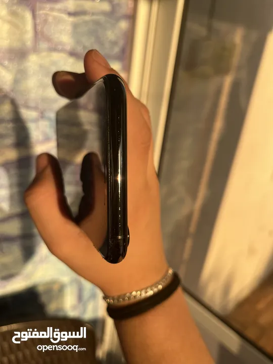 ايفون 11 برو ماكس بطاريه 87 مش مغيره شاشه وكاله مش مغيره تلفون نضيف ماشاءالله