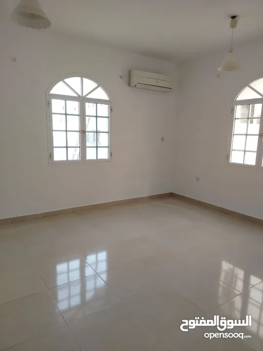 فيلا للإيجار في الموالح خلف سيتي سنتر - Villa for rent in Mawleh south