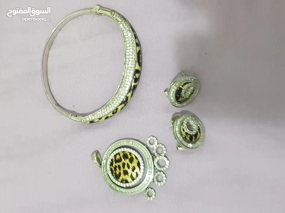 اكسسوارات مستعملة : اكسسوارات - مجوهرات اخرى مستعمل : مبارك الكبير صباح  السالم (201485079)