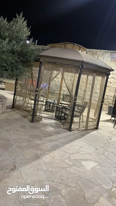 خيمة للقعدات الخارجية للحدائق والڤلل والعزب بمساحة غرفة ثلاث في اربعة