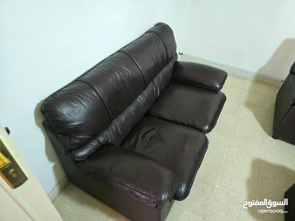 أثاث مستعمل للبيع بداعي السفر بحالة جيدة