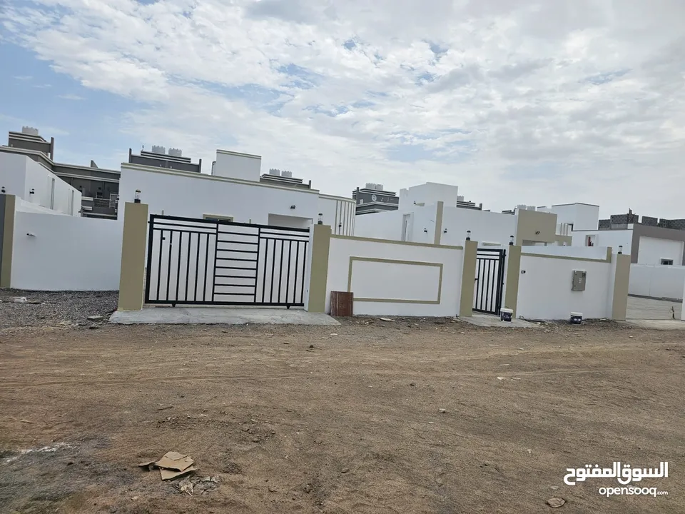 مجموعة منازل للبيع في ولاية بركاء -  الهرم مساحة البناء 219 متر مساحةالارض 685 متر بـ55 الف ريال