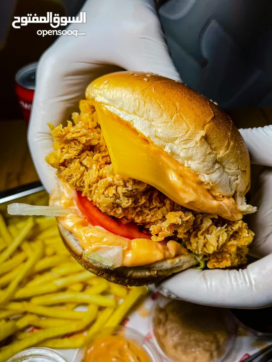 معدات مطعم برجر كامل مع الاسم والمطبوعات
