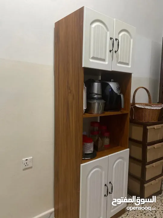 فاترينا مطبخ متعددة الاستخدامات – أناقة وتنظيم في قطعة وحدة! المقاس: 180×70×40 سم فاترينا بتسهل عليك