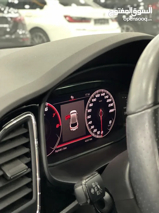 Seat leon fr // فتحة سقف بانوراما كاملة الاضافات طلاء الشركة يد صفر