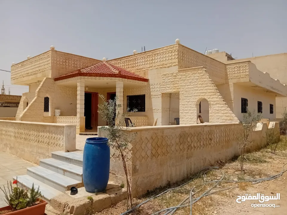 بيت كبير عائلي مستقل البيت تبارك الرحمن عن قصر في المفرق الزعتري