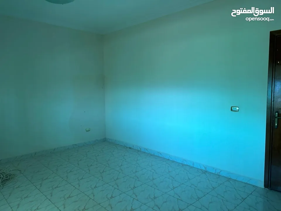 مزرعة للبيع   بأجمل  مناطق الصبيحي (ميسرة) على قمة الجبل ذو اطلالة خلابة