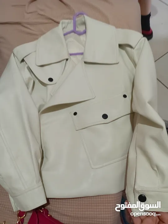 جاكيت جلد ابيض من Zara