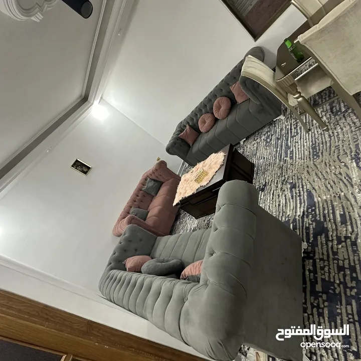 .........::طقم كنب تفصيل مخمل ثقيل 8 مقاعد خشب سويد بحالة ممتازة ........:.::::::::::