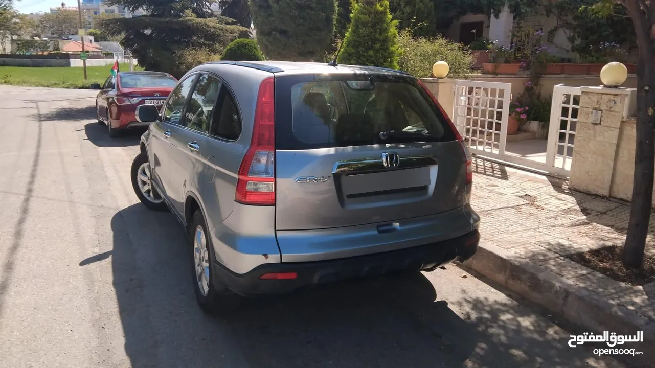 Honda CRV for sale المسافة المقطوعة 157 الف كم بسعر 8800