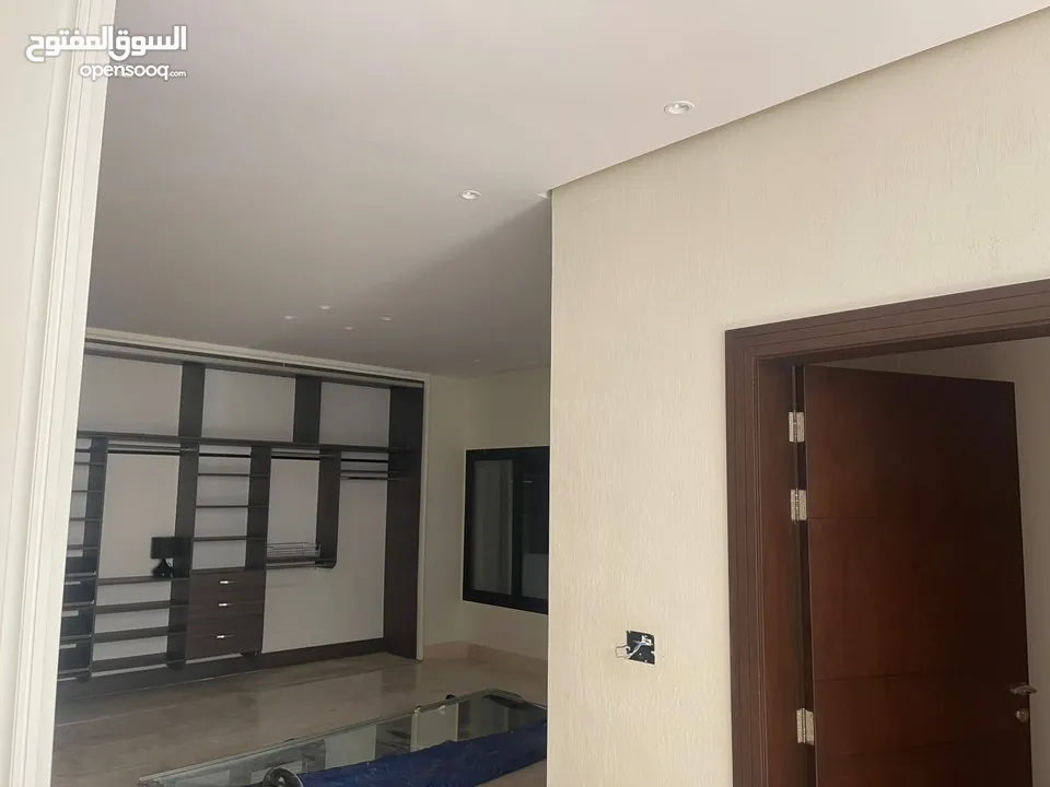 أحمد ابو زين لدهانات الخشب و الحديد و الجدران
