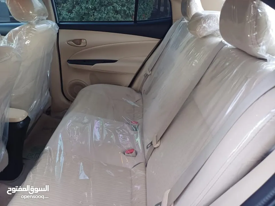 تويوتا يارس 2019   ماتور 1500cc بسعر 11500 دينار  الشكل الجديد فحص كامل 7 جيد بدون ملاحظات او قصعات
