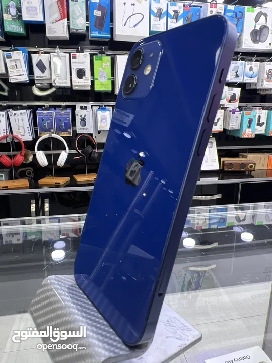 iPhone 12 (256 GB) ايفون مستعمل  مغيرله شاشة و شصي مع البطارية و الكاميرا  كله اصلي مغير  كفالة محل