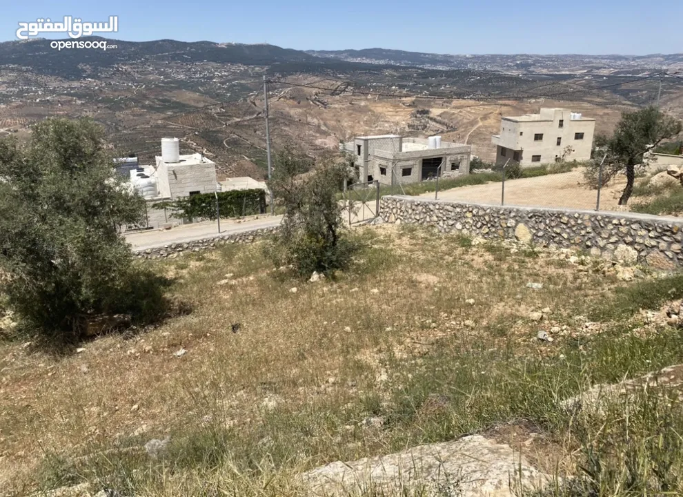 للبيع قطعة أرض بإطلالة مميزة على سد الملك طلال
