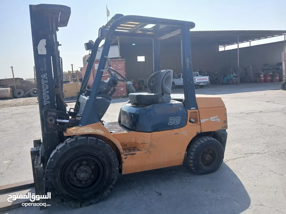 TOYOTA FORKLIFT 3 tons capacity (2003) in good condition and Reasonable Price.