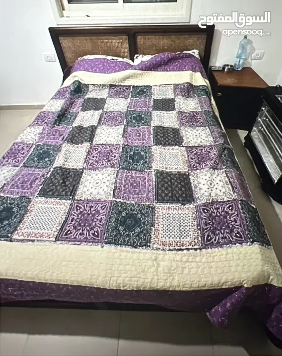 تخت خشب مجوز مع 2 كوميدينا