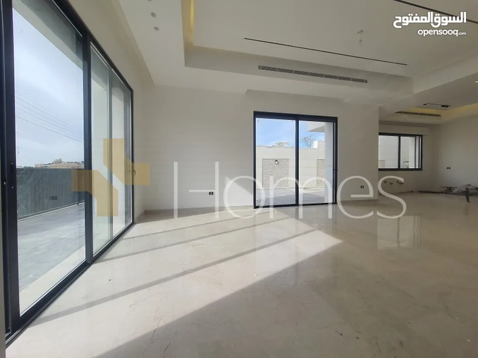 فيلا للبيع في طريق المطار بمساحة بناء 552م