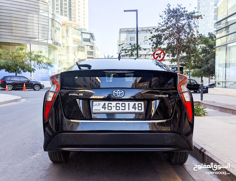 TOYOTA PRIUS HYBRID 2016 full loaded Persona