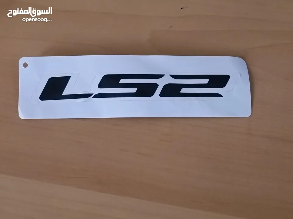 خوذت LS2   حجم XL  الون كاتم  جديده مع مستلزمات 3 اقنعه للوجه مع ستاند للكمره وجوال. وعلاقه للخوذه