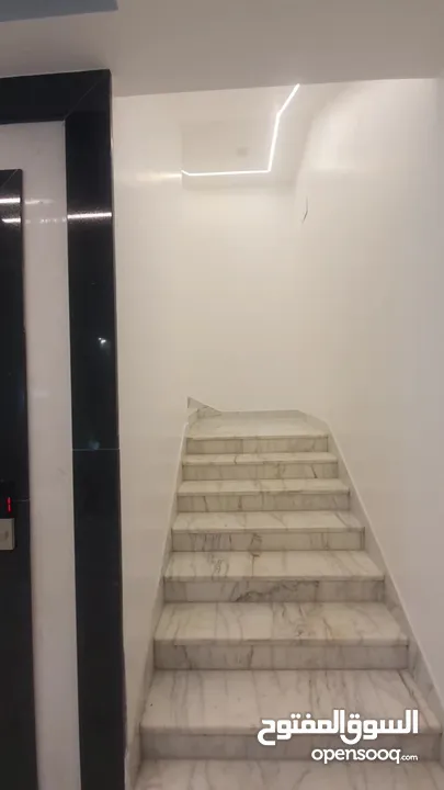 شقة تشطيبات فلل تدفئه مركزية مع روف
