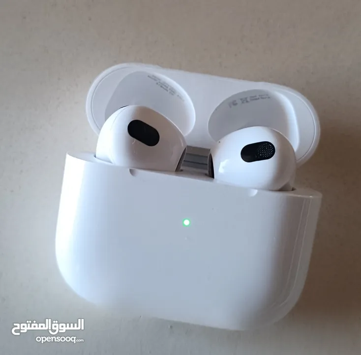 سماعة ايفون مستعملة أقل من شهر