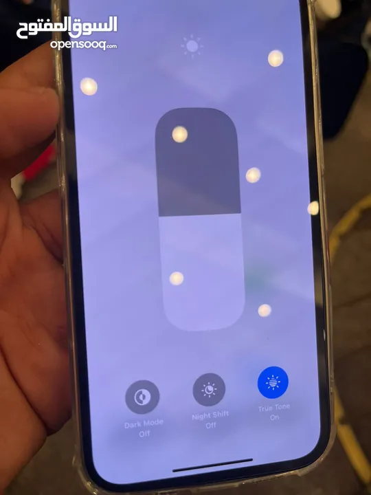 ايفون 13 للبيع الجهاز مش ناقصه اشي بل مره كل قطعه اصليه و وافحص وين ما بدك ومعاه كرتونه تبعته