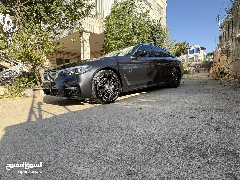 BMW 530e  E drive  Individual