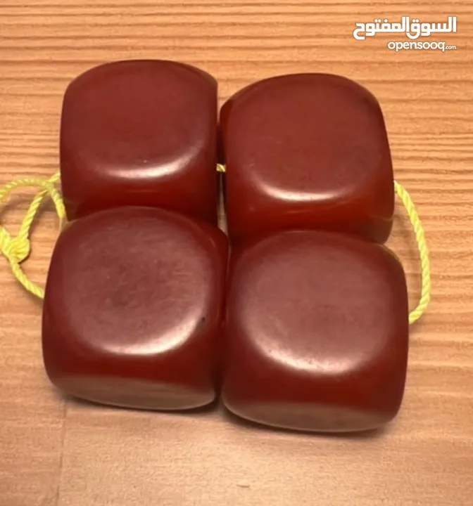 نشتري مكعبات الكهرمان القديمة