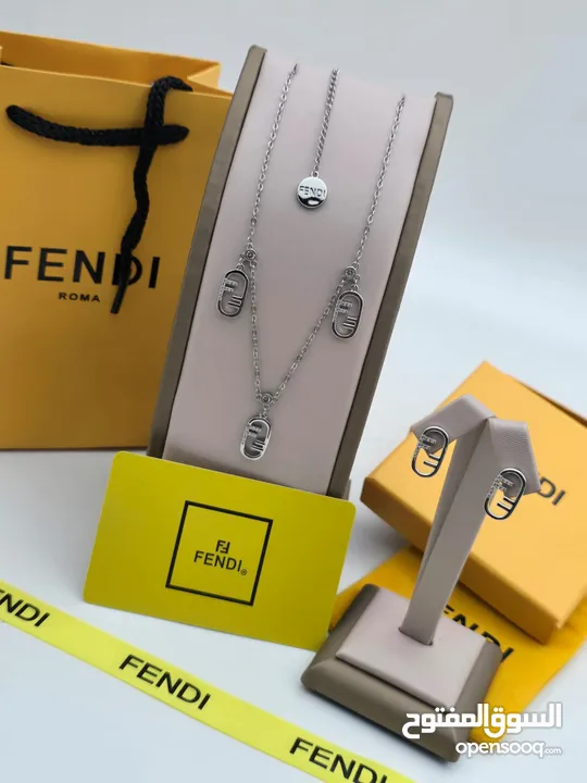 اكسسوار سلسال مع الحلق ماركات لويس فيتون وكارتير وديور وفالنتينو جميع الباراندات ماستر كوالتي