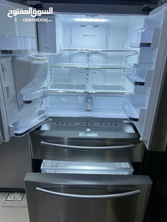 Samsung french door refrigerator with water dispenser and ice maker