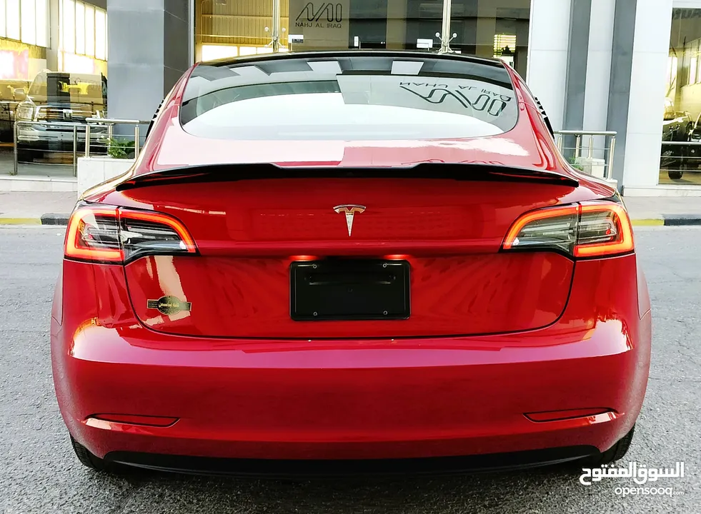 تيسلا 2023 model 3 فحص كامل 4 جــيــد ممشى قليل 18 الف بحالة الوكالة لون مميز بسعر لقطة ومحروووق