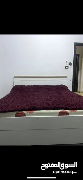 تخت مجوز مع فرشتو