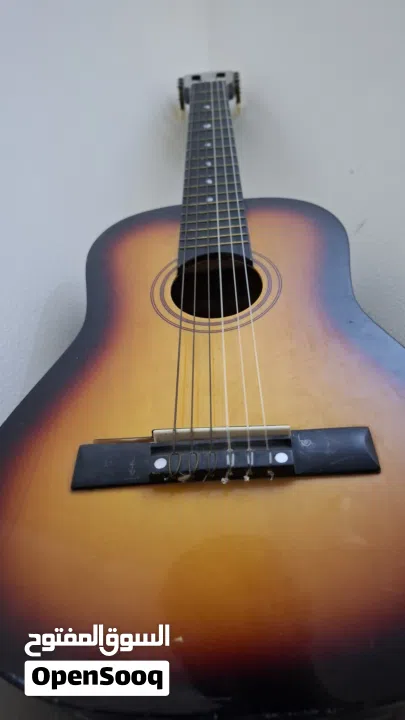 جيتار للتدريب حجمه متوسط مستعمل ماركة Dania كلاسيك للمبدتدئين