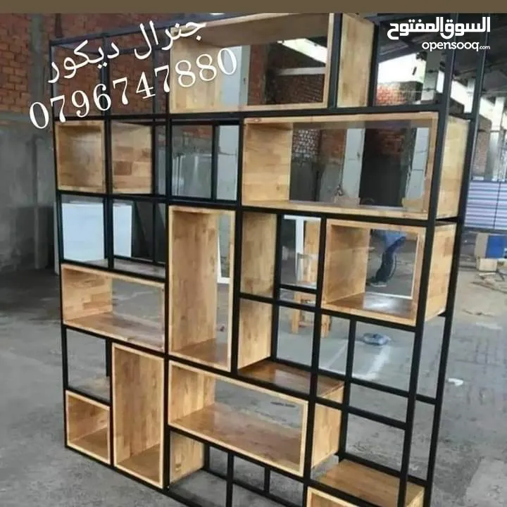 نشتري ديكورات محلات الملابس والمانيكان والإكسسوارات والأحذية المستعملة